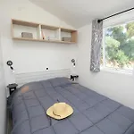 Le Camp Du Domaine Κάμπινγκ *