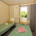 キャンプ場 Le Camp Du Domaine ボルム・レ・ミモザ