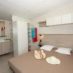 Le Camp Du Domaine キャンプ場