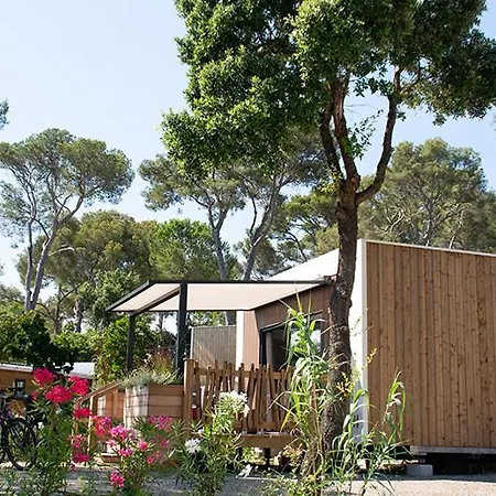 Le Camp Du Domaine אתר קמפינג *