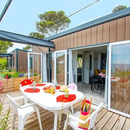 Kemping Le Camp Du Domaine