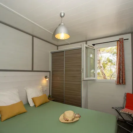 אתר קמפינג Le Camp Du Domaine *