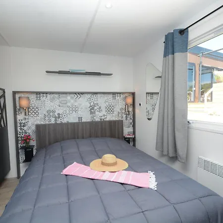 Le Camp Du Domaine אתר קמפינג