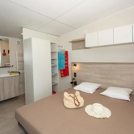 Le Camp Du Domaine Camping