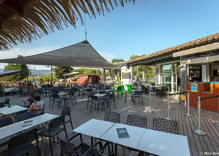Camping Le Camp Du Domaine *