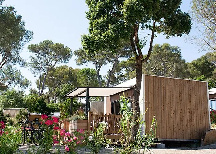 Le Camp Du Domaine Campsite *