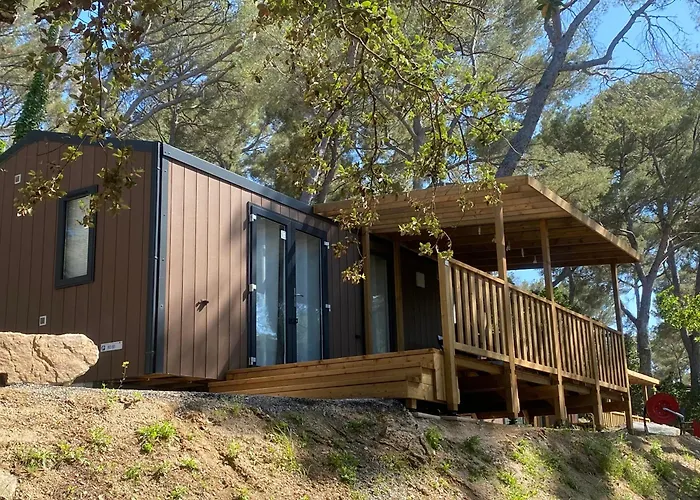 Camping Le Camp Du Domaine *