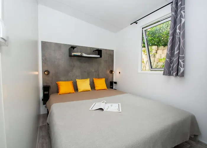 Le Camp Du Domaine Camping *