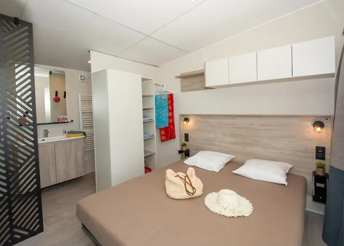 Le Camp Du Domaine Camping