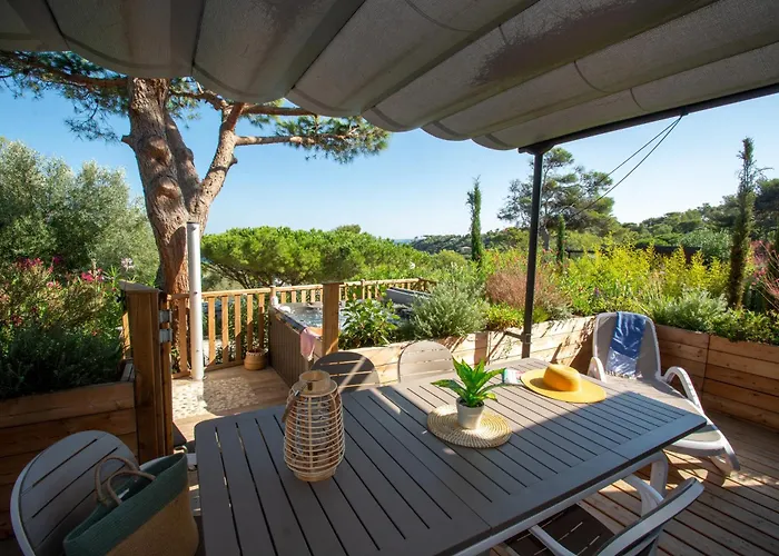 Le Camp Du Domaine Camping